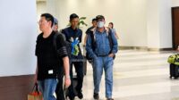 bupati dan sekda kuansing menyerahkan diri Usai Buron, Bupati dan Sekda Kuansing Akhirnya Serahkan Diri ke KPK
