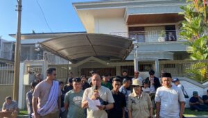 Kantor Tim Hotman 911 di NTB Didemo, Massa Soroti Dugaan Pemicu Polemik