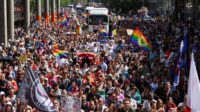 Mobil Tabrak Parade Gay di Berlin, 1 Tewas
