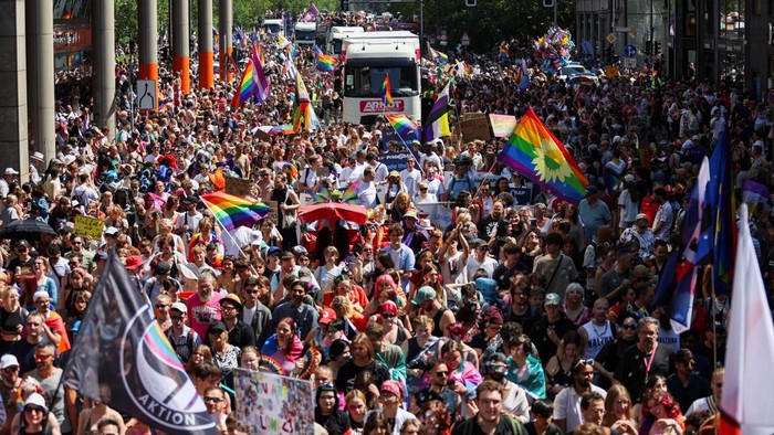 Mobil Tabrak Parade Gay di Berlin, 1 Tewas
