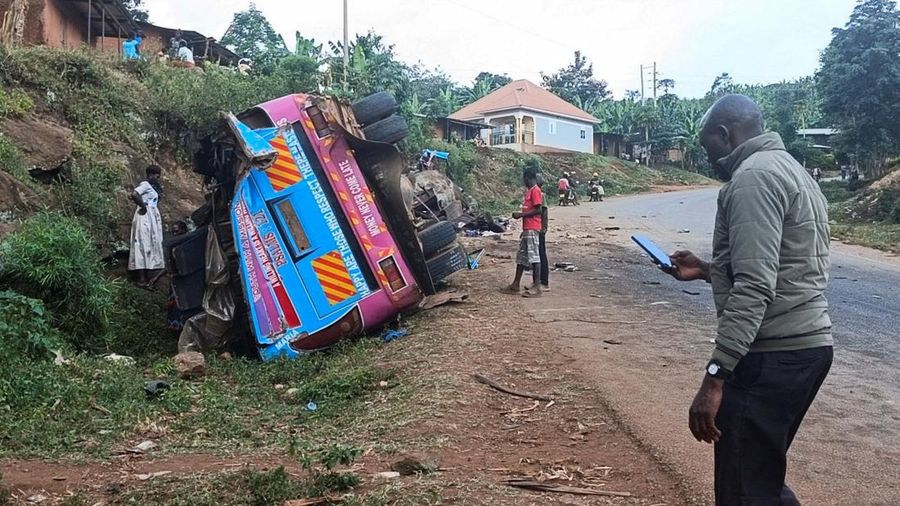 Bus Study Tour Uganda Terguling, 20 Anak Tewas