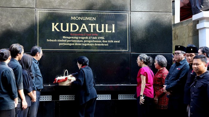 Megawati Kenang Kudatuli, Doa dan Tabur Bunga Warnai Peringatan 30 Tahun