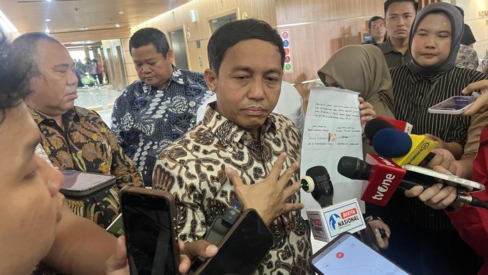 Raja Juli Tegaskan Tolak Gratifikasi, Amplop Dikembalikan