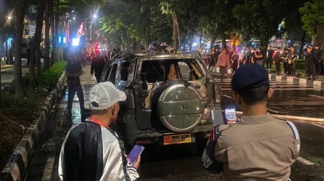Mobil Dinas TNI Terbakar di Senen