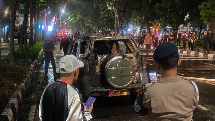 Mobil Dinas TNI Terbakar di Senen
