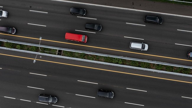Polda Metro Ingatkan Bahaya Lane Hogger di Tol