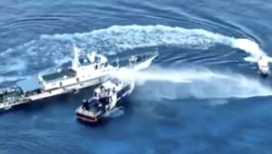China Hujani Kapal Filipina dengan Meriam Air di Laut China Selatan