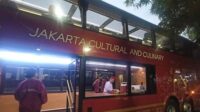 seorang-pengunjung-menaiki-bus-open-dining-transjakarta-di-kawasan-jakarta-selatan-kamis-2372026-1784811576394_169 Bagaikan di Tokyo-Seoul, Jakarta Hadirkan Dinner Mewah di Bus Transjakarta