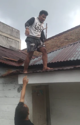 Viral, Maling di Medan Kabur Lewat Atap Rumah