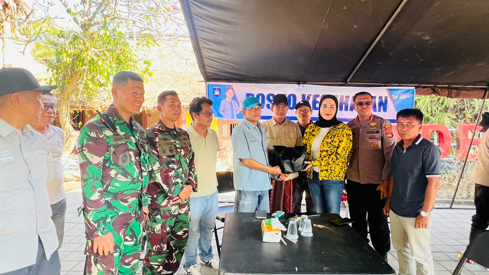 Sari Yuliati Tinjau Lokasi Kebakaran Desa Adat Sade, Serahkan Bantuan dan Siapkan Revitalisasi