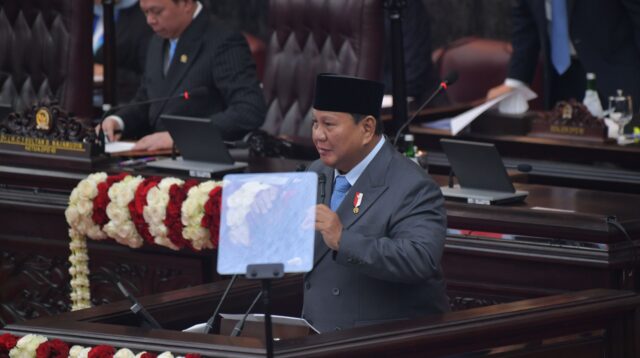 Prabowo Kejar 100 GW PLTS, PLTD Bertahap Disetop