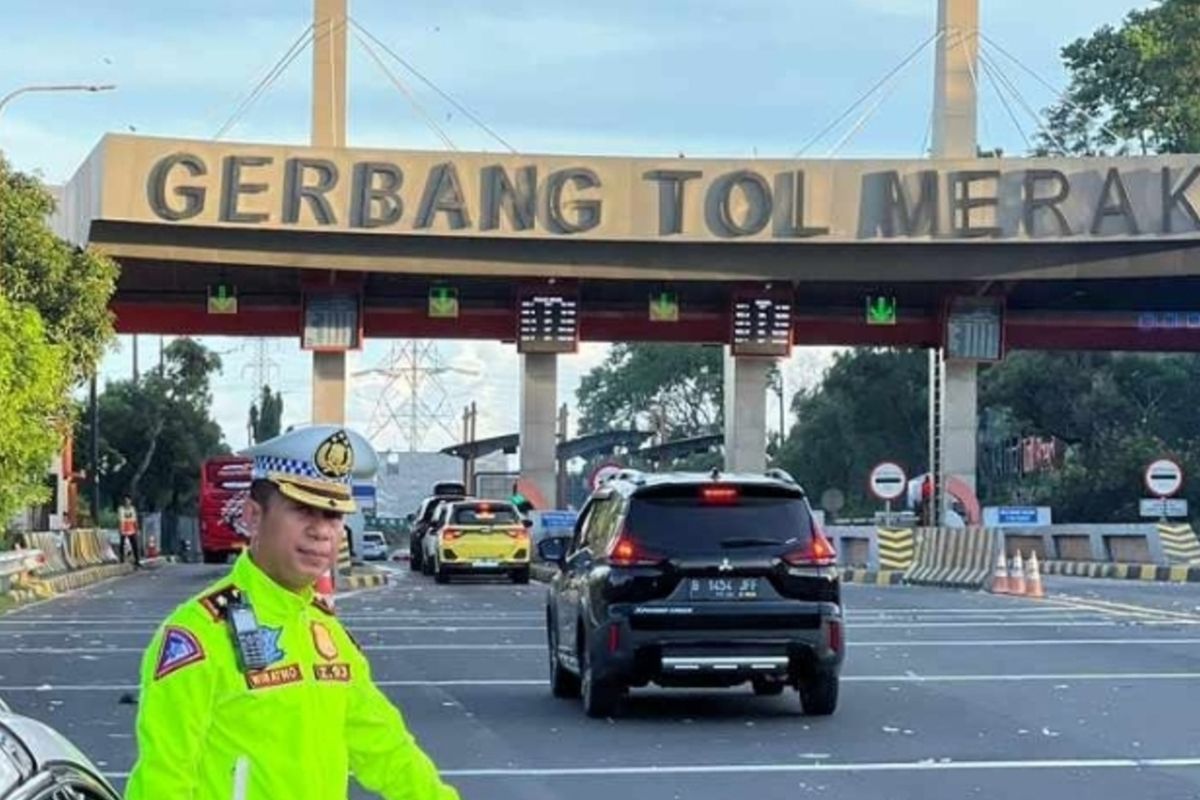 Polisi Sekat Tol Merak Antisipasi Massa Aksi 27 Agustus