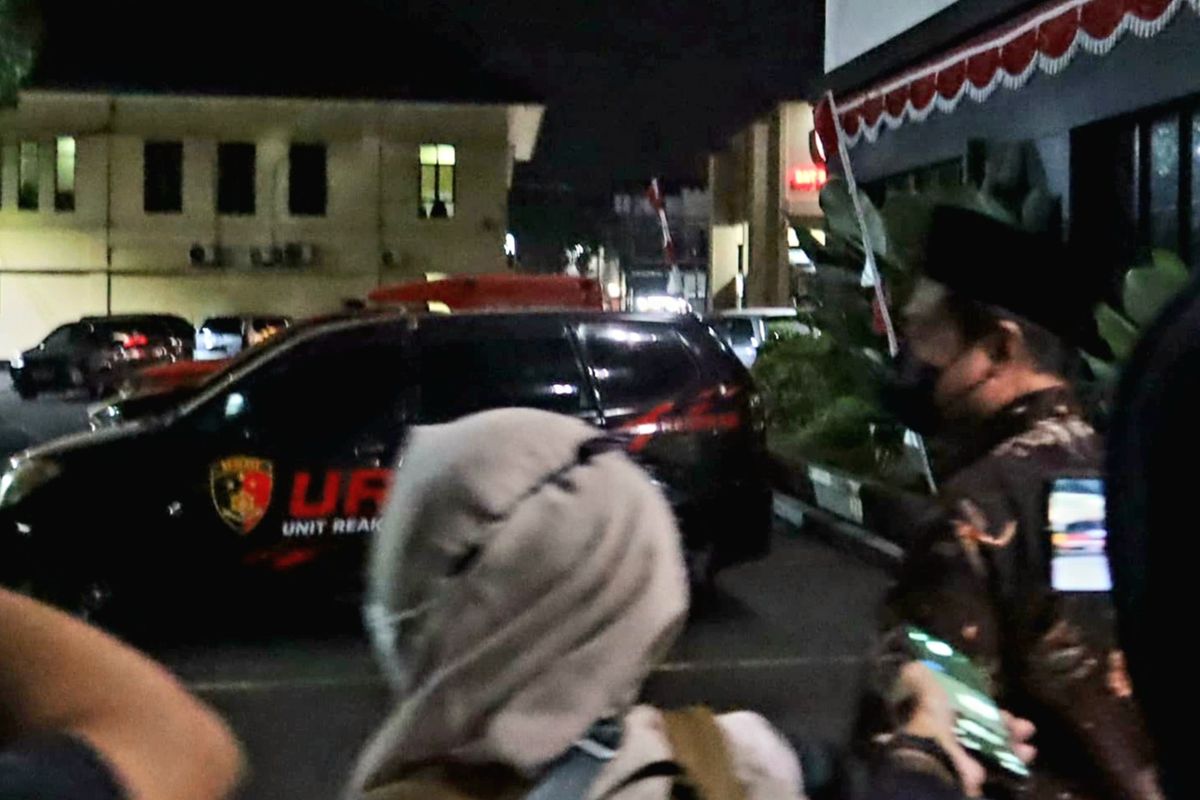 KPK Bawa 5 Orang ke Jakarta Usai Pemeriksaan di Banyumas