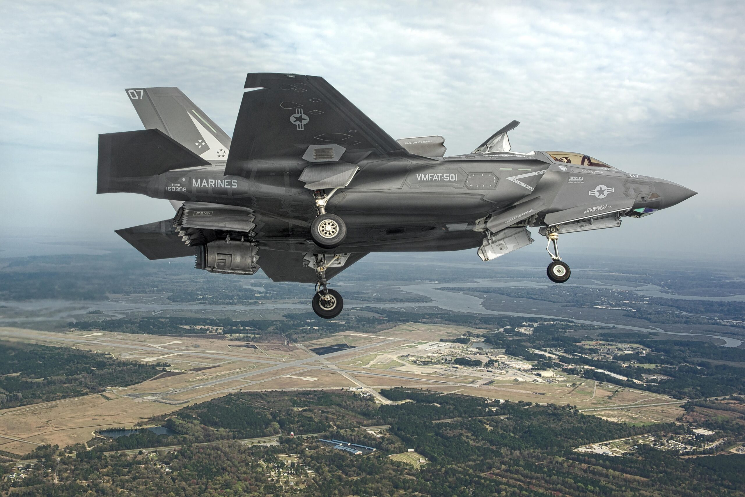 Jet Tempur F-35 AS Jatuh di California, Pilot Selamat