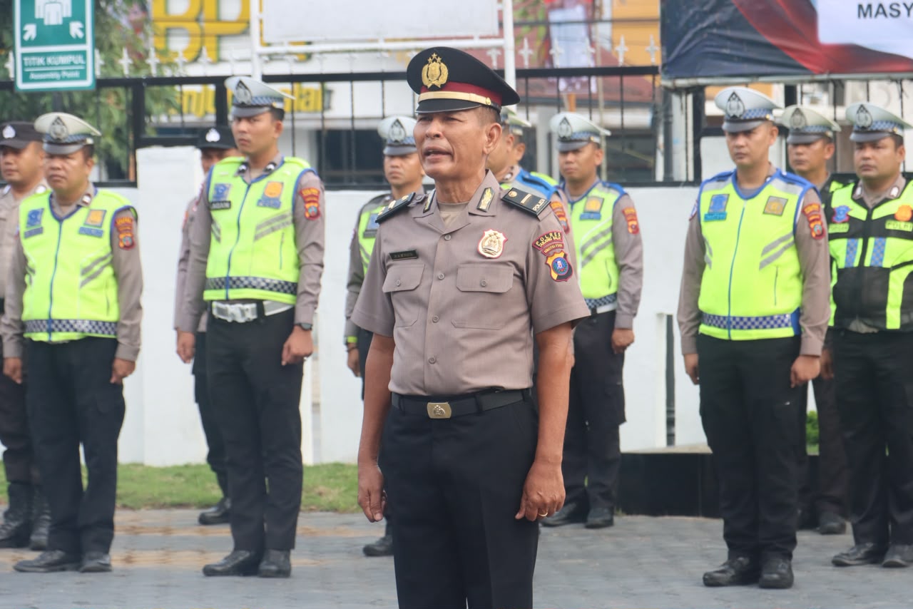 Kapolres Tanjungbalai Pimpin Upacara Kenaikan Pangkat Pengabdian Personil