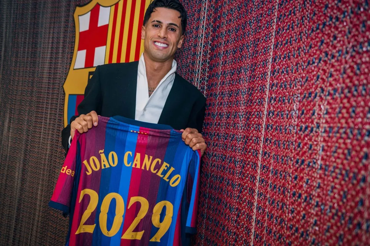 Barcelona Resmi Permanenkan Joao Cancelo