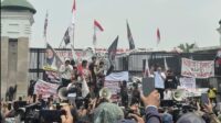 Andre Rosiade Dkk Temui Massa AMPB di Depan DPR