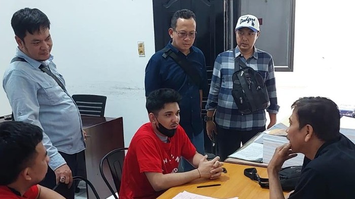 Polri Serahkan Penampung Duit Narkoba ke Kejari Medan