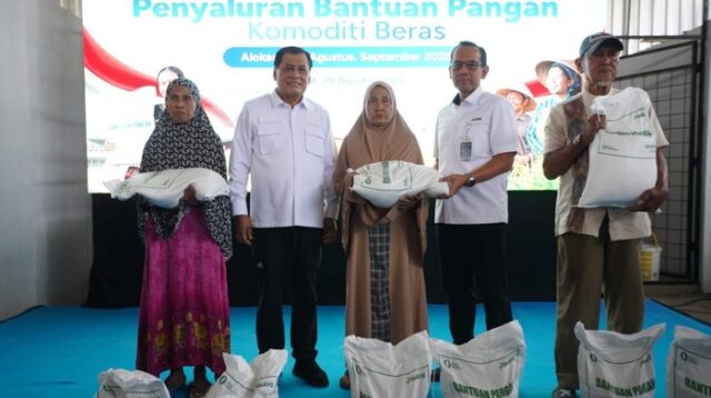 BULOG & DPR Pastikan Bantuan Pangan Tersalurkan di Makassar