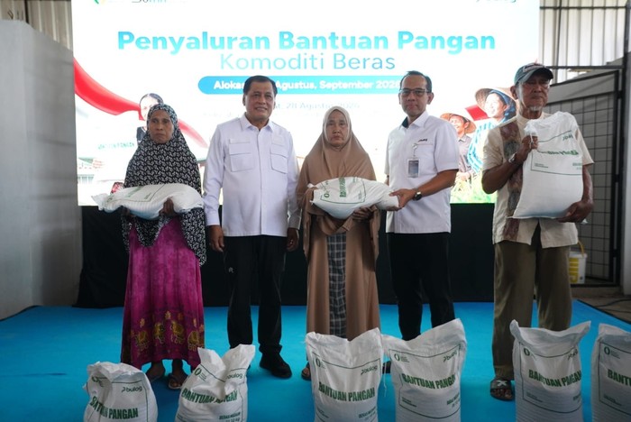 BULOG & DPR Pastikan Bantuan Pangan Tersalurkan di Makassar