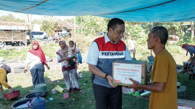 Dirut Pertamina Turun Langsung Salurkan Bantuan Gempa NTT