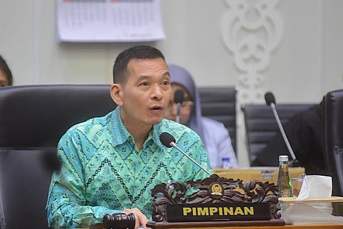 Daniel Johan  Dorong Hujan Buatan dan Water Bombing Atasi Karhutla