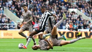 Tottenham Pesta Gol, Newcastle Lolos Dramatis