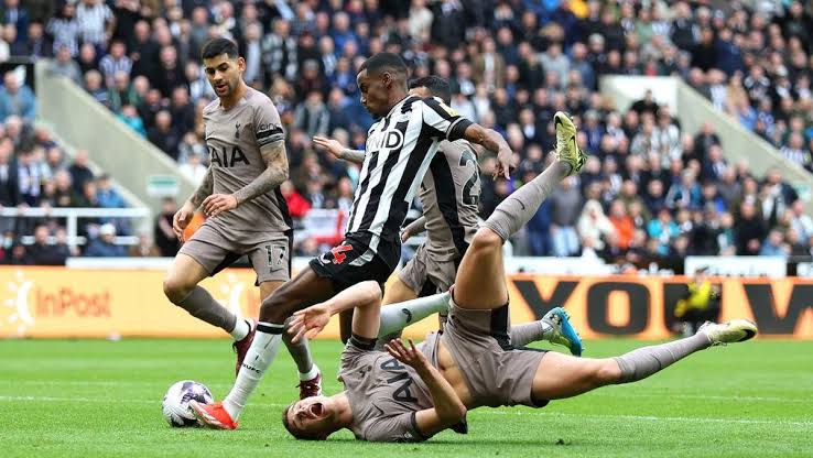 Tottenham Pesta Gol, Newcastle Lolos Dramatis