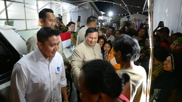 Prabowo Sambangi Warga Relokasi Senen