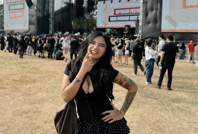 Vokalis Band Dilaporkan Usai Pose ‘Takbir’ di Konser Jakut