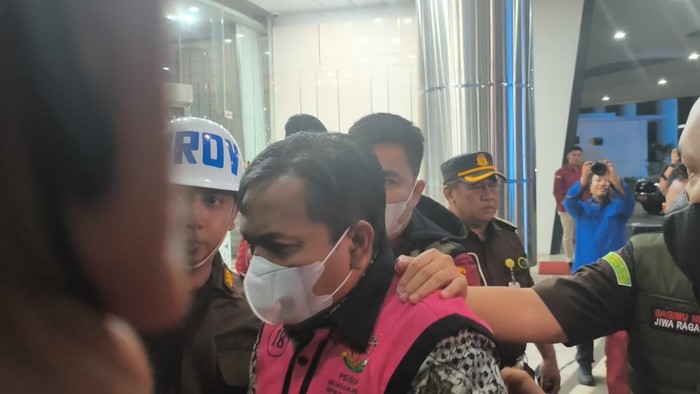 Kejagung Tahan Dua Pegawai Pajak Terkait Manipulasi Ekspor Pulp PT TPL