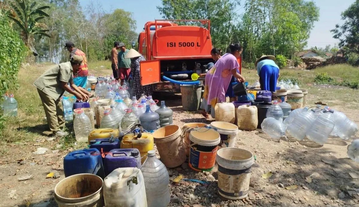 Kekeringan Meluas, Bekasi Salurkan 3,6 Juta Liter Air Bersih