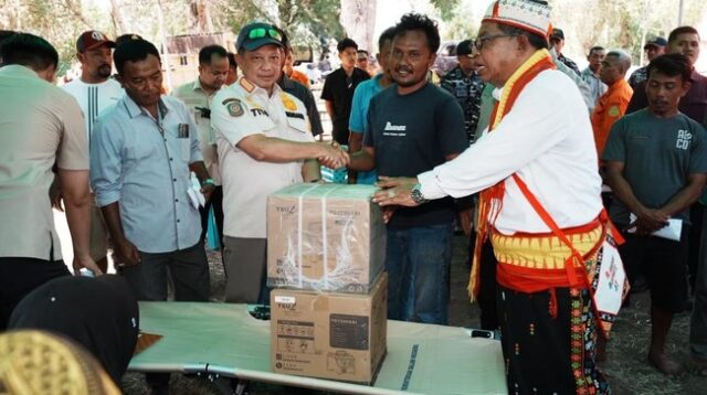 Mendagri Salurkan Santunan Korban Gempa NTT