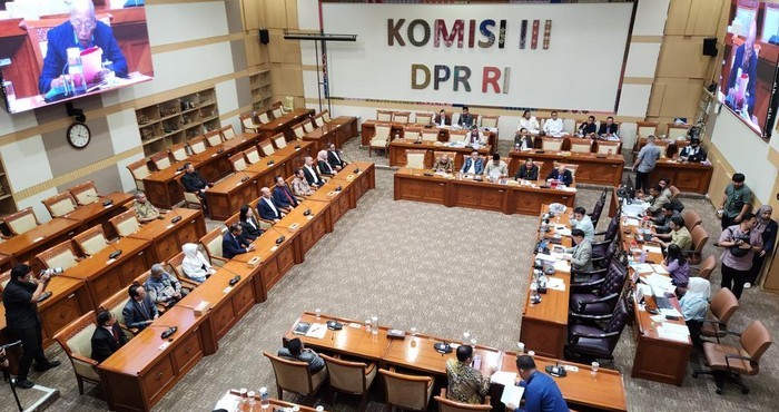 Komisi III DPR Tetapkan 14 Hakim MA