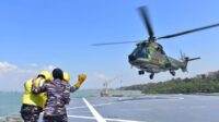 latihan pesawat Penerbang TNI AU Latihan Mendarat di Kapal Induk