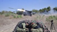 Marinir Uji Tembak Roket MLRS Vampire di Situbondo
