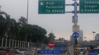 Gerbang Tol Sekitar DPR Ditutup, Massa Masih Bertahan
