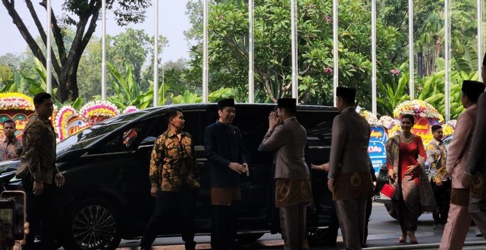 Jokowi hingga Pramono Hadiri Pernikahan Sespri Prabowo