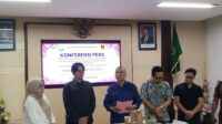 penyidik-kejaksaan-negeri-kejari-ponorogo-menunjukkan-uang-k-lfnq Kejari Ponorogo Sita Rp748 Juta Kasus Tunjangan DPRD