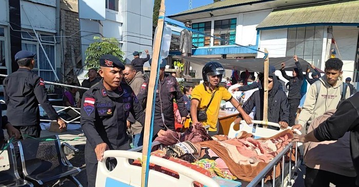 Polres Sikka dan Brimob Dirikan Tenda Darurat di RSU Santo Gabriel