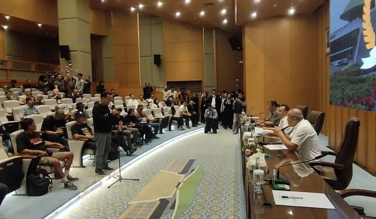Pimpinan DPR Terima Botok Saat Demo RUU Perampasan Aset