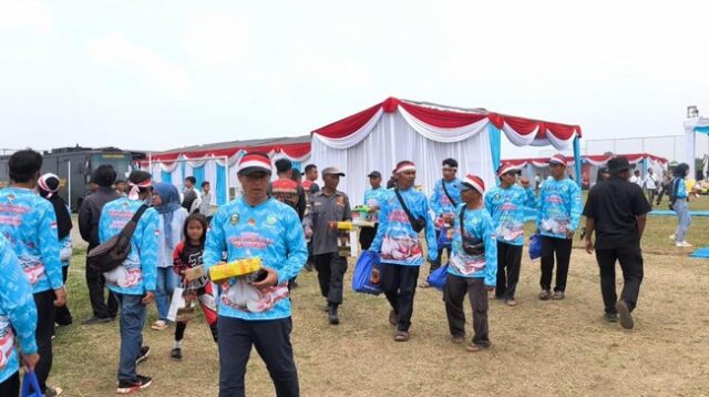 Wakapolri Salurkan 1.000 Paket Bansos untuk Petani Bawang Putih Cianjur