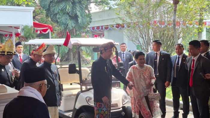 Jokowi dan Keluarga Hadiri Upacara HUT ke-81 RI di Istana