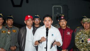 Lima Pesawat Bawa 65 Ton Bantuan Dari Seskab ke NTT