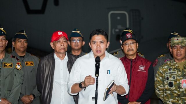 Lima Pesawat Bawa 65 Ton Bantuan Dari Seskab ke NTT