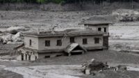 Korban Banjir Nepal-Tibet Tembus 633 Jiwa