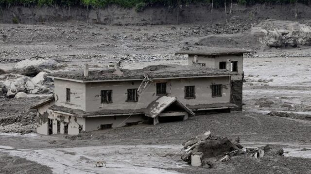 Korban Banjir Nepal-Tibet Tembus 633 Jiwa
