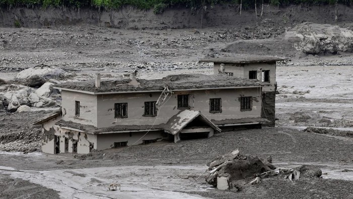 Korban Banjir Nepal-Tibet Tembus 633 Jiwa