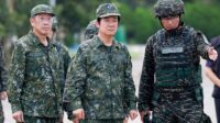 taiwan-gelar-latihan-militer-han-kuang-presiden-lai-tinjau-langsung-kesiapan-tempur-1752471654019_169 Latihan Perang, Presiden Taiwan Dievakuasi dengan Kendaraan Lapis Baja
