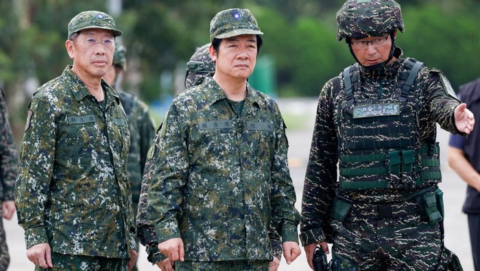 Latihan Perang, Presiden Taiwan Dievakuasi dengan Kendaraan Lapis Baja